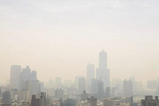 秋高氣燥，警惕“三手煙”！空氣凈化除濕機(jī)